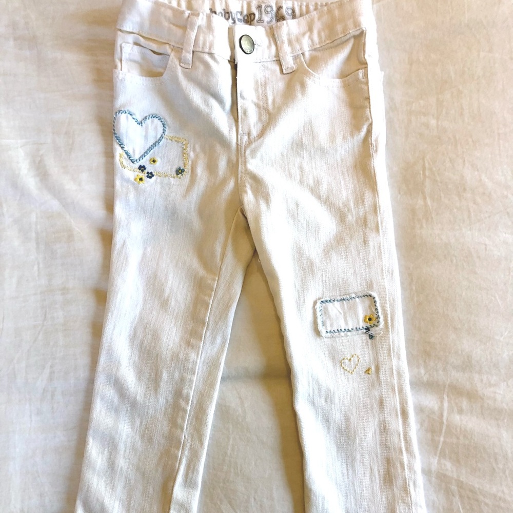 Baby Gap white embroidered jeans. Size 4T.